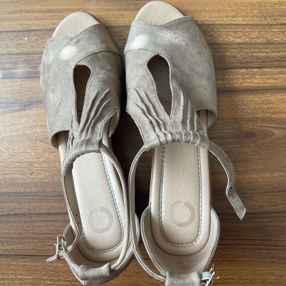 Peep Toe wedges in Taupe Size 12